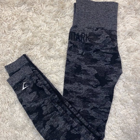 Gymshark Pants - Gymshark black camo leggings, size small